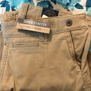 St. John’s Bay mens khaki chino pants 32x32 NWT